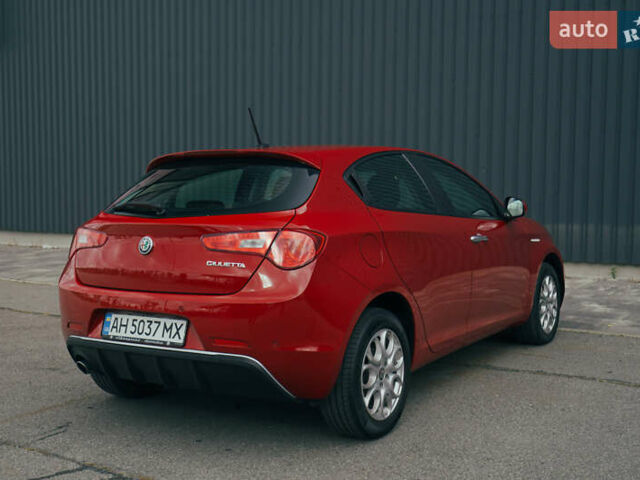 Красный Альфа Ромео Джульетта, объемом двигателя 1.37 л и пробегом 48 тыс. км за 13800 $, фото 8 на Automoto.ua