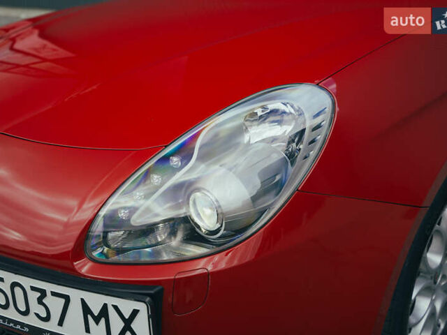 Красный Альфа Ромео Джульетта, объемом двигателя 1.37 л и пробегом 48 тыс. км за 13800 $, фото 13 на Automoto.ua