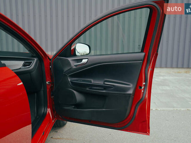 Красный Альфа Ромео Джульетта, объемом двигателя 1.37 л и пробегом 48 тыс. км за 13800 $, фото 55 на Automoto.ua