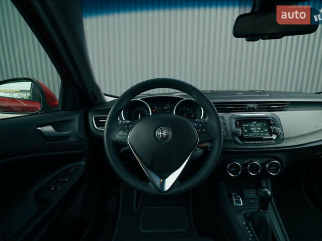 Красный Альфа Ромео Джульетта, объемом двигателя 1.37 л и пробегом 48 тыс. км за 13800 $, фото 25 на Automoto.ua