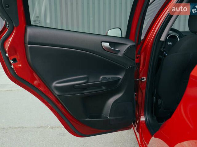 Красный Альфа Ромео Джульетта, объемом двигателя 1.37 л и пробегом 48 тыс. км за 13800 $, фото 47 на Automoto.ua