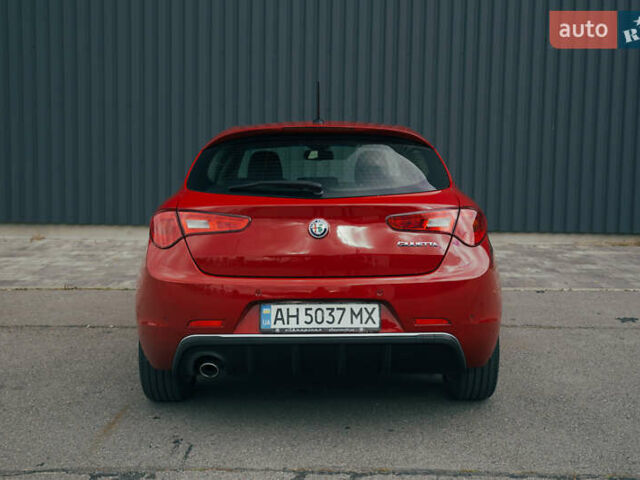 Красный Альфа Ромео Джульетта, объемом двигателя 1.37 л и пробегом 48 тыс. км за 13800 $, фото 7 на Automoto.ua