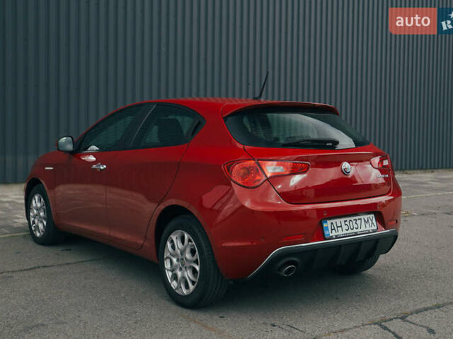 Красный Альфа Ромео Джульетта, объемом двигателя 1.37 л и пробегом 48 тыс. км за 13800 $, фото 6 на Automoto.ua