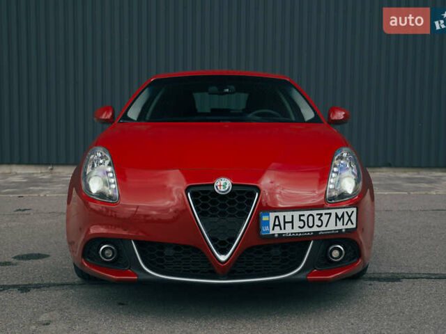 Красный Альфа Ромео Джульетта, объемом двигателя 1.37 л и пробегом 48 тыс. км за 13800 $, фото 1 на Automoto.ua