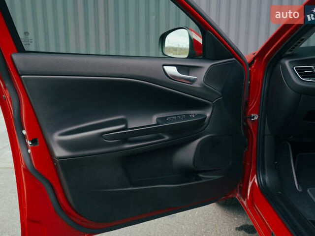 Красный Альфа Ромео Джульетта, объемом двигателя 1.37 л и пробегом 48 тыс. км за 13800 $, фото 45 на Automoto.ua