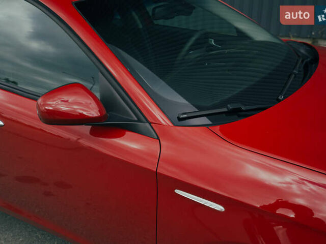 Красный Альфа Ромео Джульетта, объемом двигателя 1.37 л и пробегом 48 тыс. км за 13800 $, фото 20 на Automoto.ua