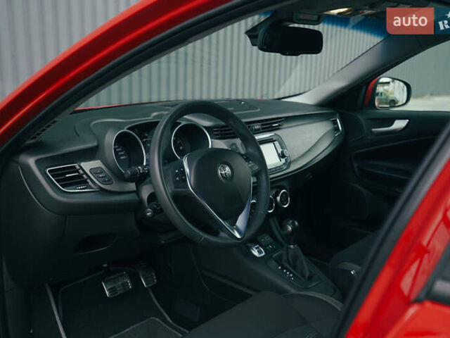 Красный Альфа Ромео Джульетта, объемом двигателя 1.37 л и пробегом 48 тыс. км за 13800 $, фото 44 на Automoto.ua