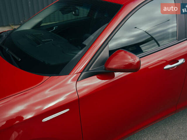 Красный Альфа Ромео Джульетта, объемом двигателя 1.37 л и пробегом 48 тыс. км за 13800 $, фото 19 на Automoto.ua