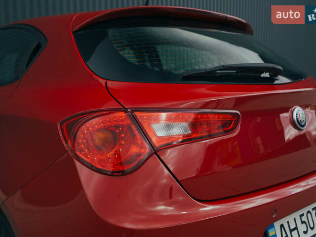 Красный Альфа Ромео Джульетта, объемом двигателя 1.37 л и пробегом 48 тыс. км за 13800 $, фото 16 на Automoto.ua