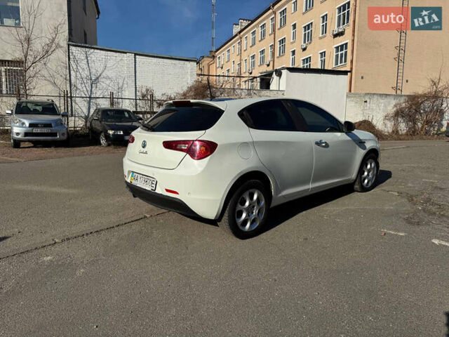 Альфа Ромео Джульетта, объемом двигателя 1.37 л и пробегом 330 тыс. км за 8500 $, фото 1 на Automoto.ua