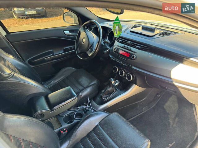 Альфа Ромео Джульетта, объемом двигателя 1.37 л и пробегом 330 тыс. км за 8500 $, фото 7 на Automoto.ua