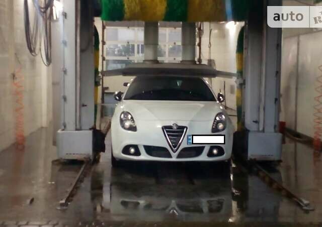 Альфа Ромео Giulietta, об'ємом двигуна 1.4 л та пробігом 175 тис. км за 12700 $, фото 8 на Automoto.ua