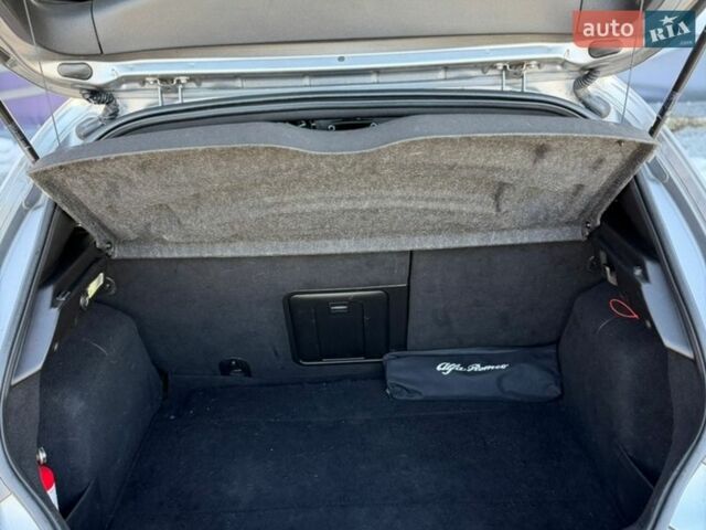 Серый Альфа Ромео Джульетта, объемом двигателя 1.37 л и пробегом 320 тыс. км за 7500 $, фото 11 на Automoto.ua