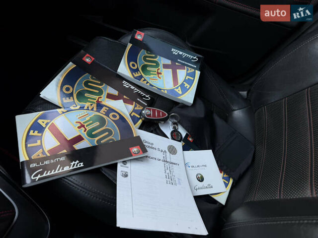 Сірий Альфа Ромео Giulietta, об'ємом двигуна 1.96 л та пробігом 159 тис. км за 7950 $, фото 59 на Automoto.ua