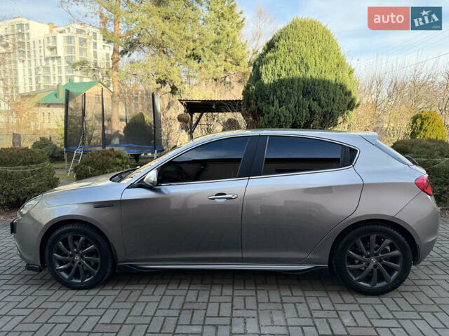 Сірий Альфа Ромео Giulietta, об'ємом двигуна 1.96 л та пробігом 159 тис. км за 7950 $, фото 15 на Automoto.ua