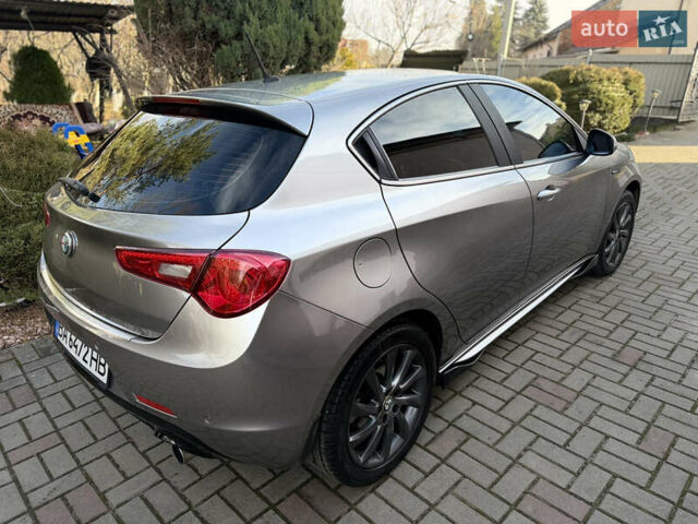 Сірий Альфа Ромео Giulietta, об'ємом двигуна 1.96 л та пробігом 159 тис. км за 7950 $, фото 12 на Automoto.ua