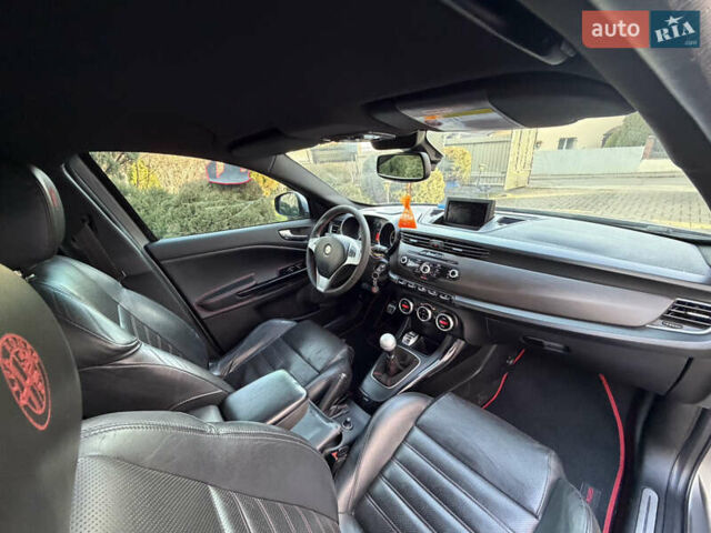 Сірий Альфа Ромео Giulietta, об'ємом двигуна 1.96 л та пробігом 159 тис. км за 7950 $, фото 36 на Automoto.ua