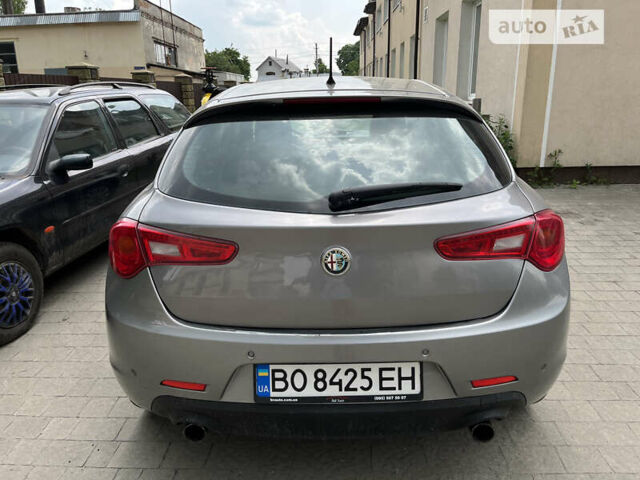 Сірий Альфа Ромео Giulietta, об'ємом двигуна 1.96 л та пробігом 265 тис. км за 6700 $, фото 10 на Automoto.ua