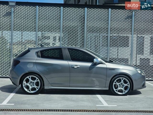 Сірий Альфа Ромео Giulietta, об'ємом двигуна 1.37 л та пробігом 324 тис. км за 5999 $, фото 12 на Automoto.ua