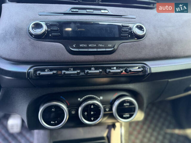 Сірий Альфа Ромео Giulietta, об'ємом двигуна 1.37 л та пробігом 320 тис. км за 8000 $, фото 25 на Automoto.ua