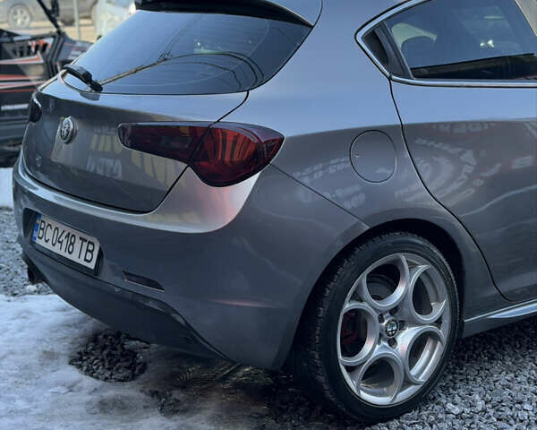 Сірий Альфа Ромео Giulietta, об'ємом двигуна 1.37 л та пробігом 320 тис. км за 8000 $, фото 18 на Automoto.ua