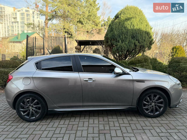 Сірий Альфа Ромео Giulietta, об'ємом двигуна 1.96 л та пробігом 159 тис. км за 7950 $, фото 10 на Automoto.ua