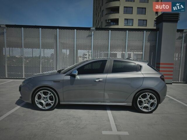 Сірий Альфа Ромео Giulietta, об'ємом двигуна 1.37 л та пробігом 324 тис. км за 5999 $, фото 15 на Automoto.ua