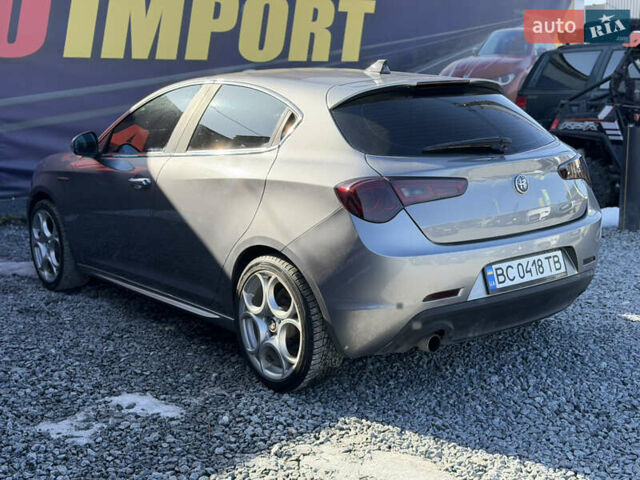Сірий Альфа Ромео Giulietta, об'ємом двигуна 1.37 л та пробігом 320 тис. км за 8000 $, фото 6 на Automoto.ua