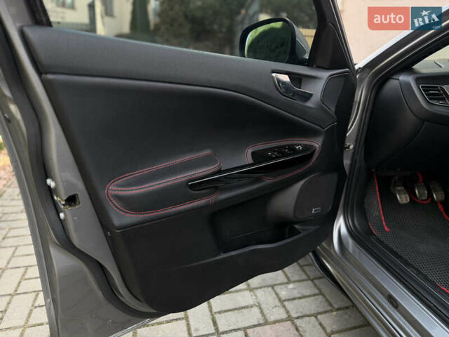 Сірий Альфа Ромео Giulietta, об'ємом двигуна 1.96 л та пробігом 159 тис. км за 7950 $, фото 41 на Automoto.ua