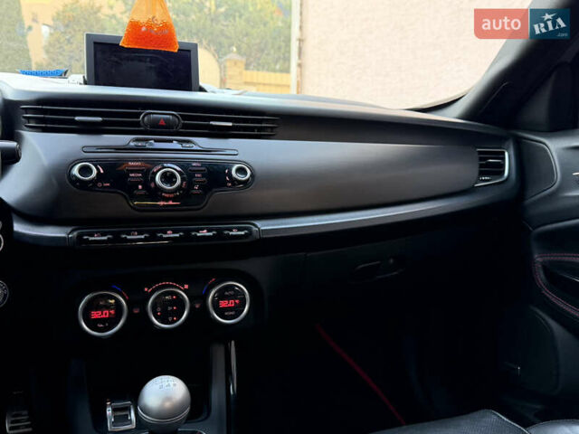 Сірий Альфа Ромео Giulietta, об'ємом двигуна 1.96 л та пробігом 159 тис. км за 7950 $, фото 67 на Automoto.ua