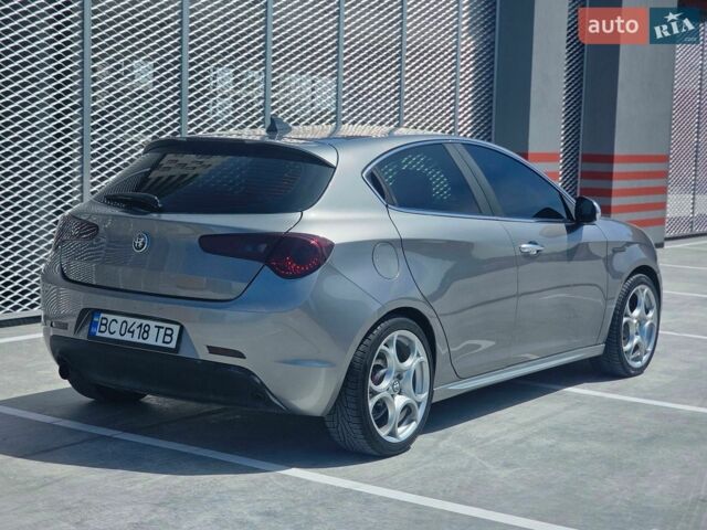 Сірий Альфа Ромео Giulietta, об'ємом двигуна 1.37 л та пробігом 324 тис. км за 5999 $, фото 13 на Automoto.ua