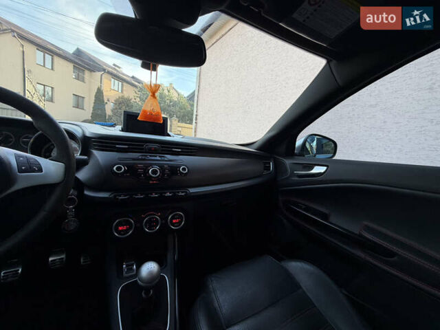 Сірий Альфа Ромео Giulietta, об'ємом двигуна 1.96 л та пробігом 159 тис. км за 7950 $, фото 64 на Automoto.ua