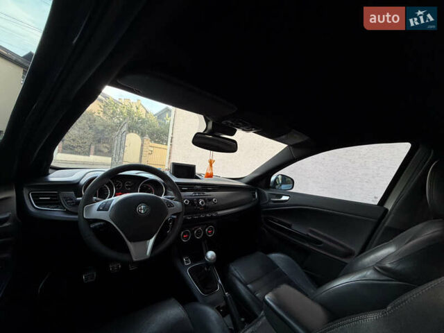 Сірий Альфа Ромео Giulietta, об'ємом двигуна 1.96 л та пробігом 159 тис. км за 7950 $, фото 66 на Automoto.ua