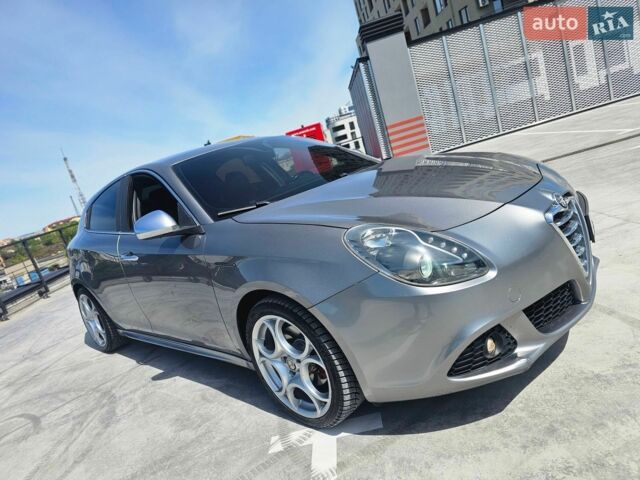 Сірий Альфа Ромео Giulietta, об'ємом двигуна 1.37 л та пробігом 324 тис. км за 5999 $, фото 8 на Automoto.ua