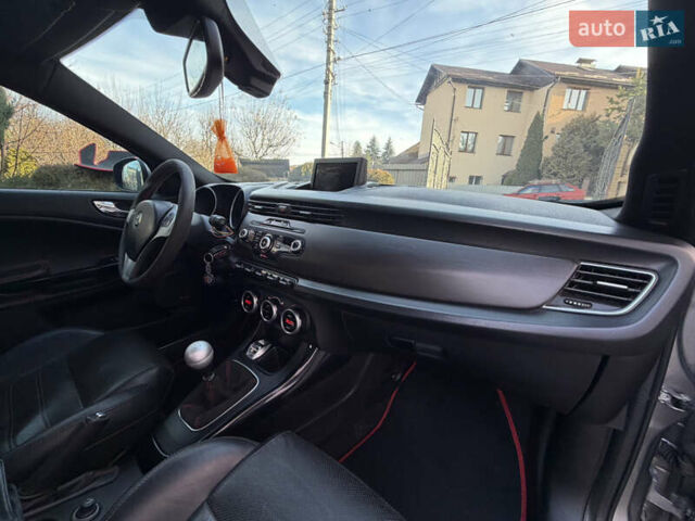 Сірий Альфа Ромео Giulietta, об'ємом двигуна 1.96 л та пробігом 159 тис. км за 7950 $, фото 63 на Automoto.ua