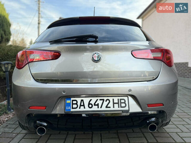 Сірий Альфа Ромео Giulietta, об'ємом двигуна 1.96 л та пробігом 159 тис. км за 7950 $, фото 17 на Automoto.ua