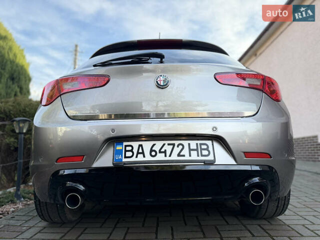Сірий Альфа Ромео Giulietta, об'ємом двигуна 1.96 л та пробігом 159 тис. км за 7950 $, фото 16 на Automoto.ua