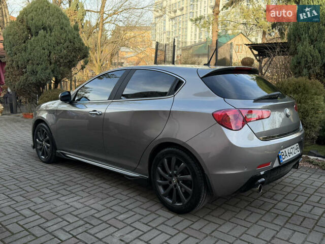 Сірий Альфа Ромео Giulietta, об'ємом двигуна 1.96 л та пробігом 159 тис. км за 7950 $, фото 13 на Automoto.ua