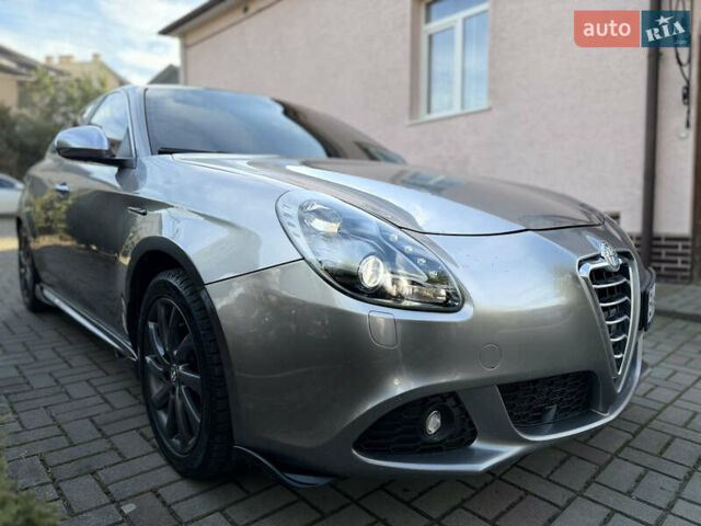 Сірий Альфа Ромео Giulietta, об'ємом двигуна 1.96 л та пробігом 159 тис. км за 7950 $, фото 19 на Automoto.ua