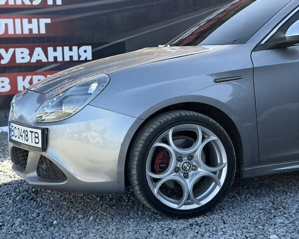 Сірий Альфа Ромео Giulietta, об'ємом двигуна 1.37 л та пробігом 320 тис. км за 8000 $, фото 2 на Automoto.ua