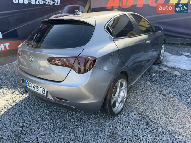 Сірий Альфа Ромео Giulietta, об'ємом двигуна 1.37 л та пробігом 320 тис. км за 8000 $, фото 23 на Automoto.ua