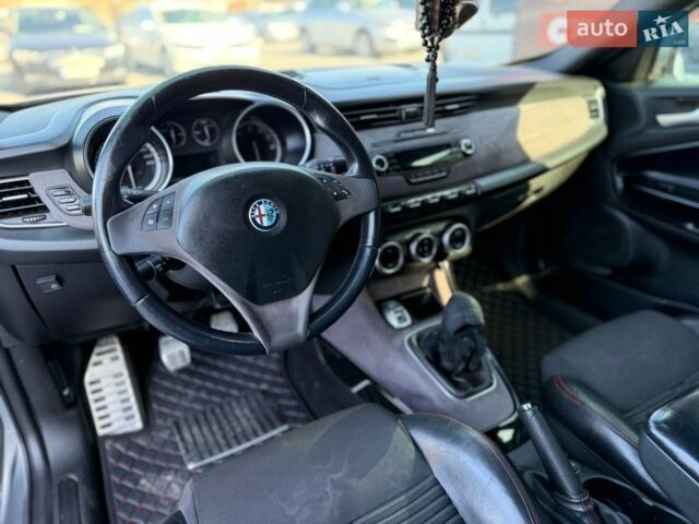 Серый Альфа Ромео Джульетта, объемом двигателя 1.37 л и пробегом 320 тыс. км за 7500 $, фото 24 на Automoto.ua