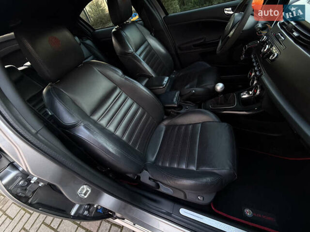 Сірий Альфа Ромео Giulietta, об'ємом двигуна 1.96 л та пробігом 159 тис. км за 7950 $, фото 35 на Automoto.ua