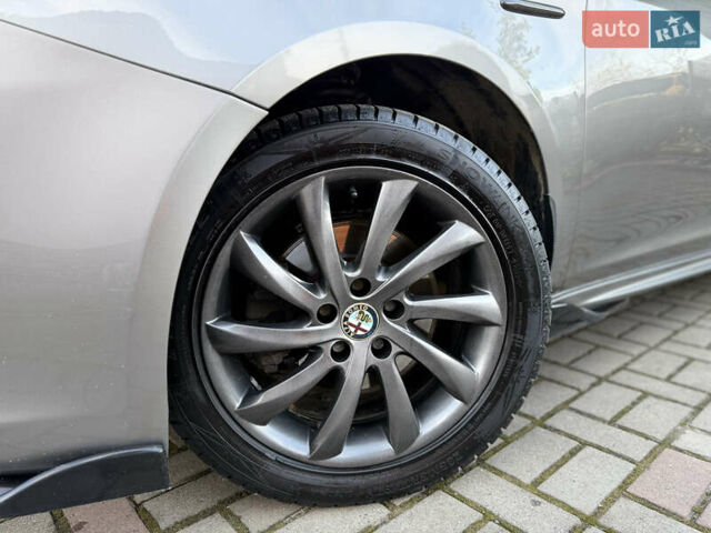 Сірий Альфа Ромео Giulietta, об'ємом двигуна 1.96 л та пробігом 159 тис. км за 7950 $, фото 26 на Automoto.ua