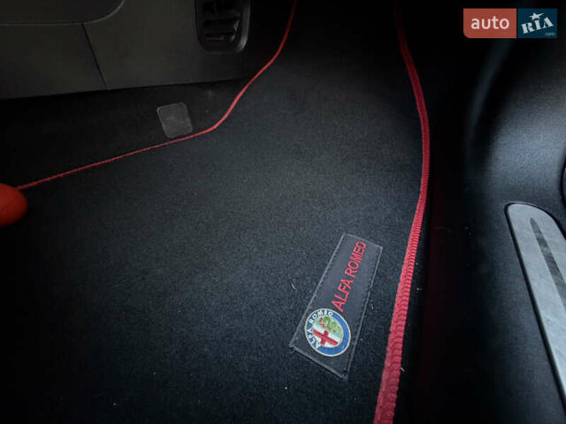 Сірий Альфа Ромео Giulietta, об'ємом двигуна 1.96 л та пробігом 159 тис. км за 7950 $, фото 60 на Automoto.ua