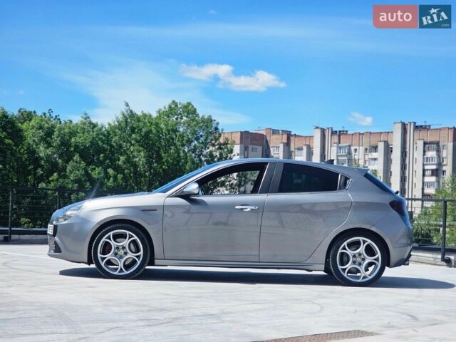 Сірий Альфа Ромео Giulietta, об'ємом двигуна 1.37 л та пробігом 324 тис. км за 5999 $, фото 3 на Automoto.ua
