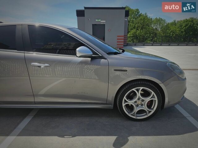 Сірий Альфа Ромео Giulietta, об'ємом двигуна 1.37 л та пробігом 324 тис. км за 5999 $, фото 17 на Automoto.ua