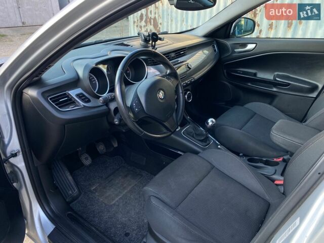 Сірий Альфа Ромео Giulietta, об'ємом двигуна 1.37 л та пробігом 151 тис. км за 6200 $, фото 9 на Automoto.ua