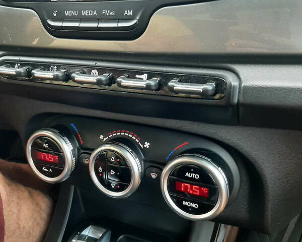 Серый Альфа Ромео Джульетта, объемом двигателя 1.4 л и пробегом 145 тыс. км за 6600 $, фото 7 на Automoto.ua