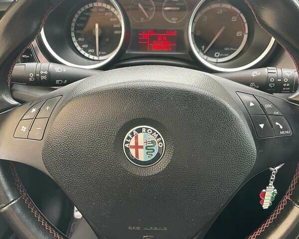 Сірий Альфа Ромео Giulietta, об'ємом двигуна 1.6 л та пробігом 258 тис. км за 8000 $, фото 12 на Automoto.ua